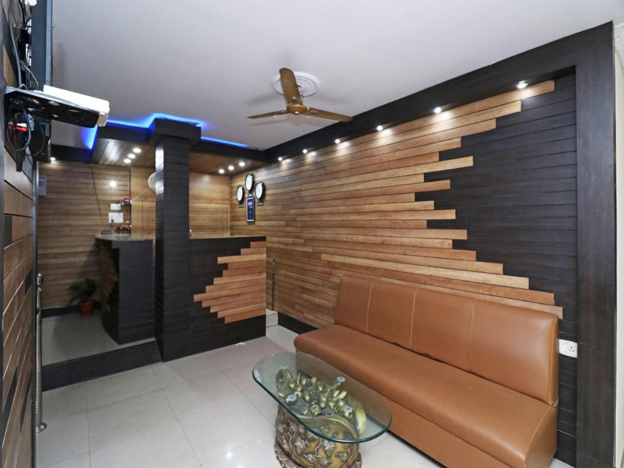 Oyo 23009 Hotel Maxx Lucknow Exterior photo