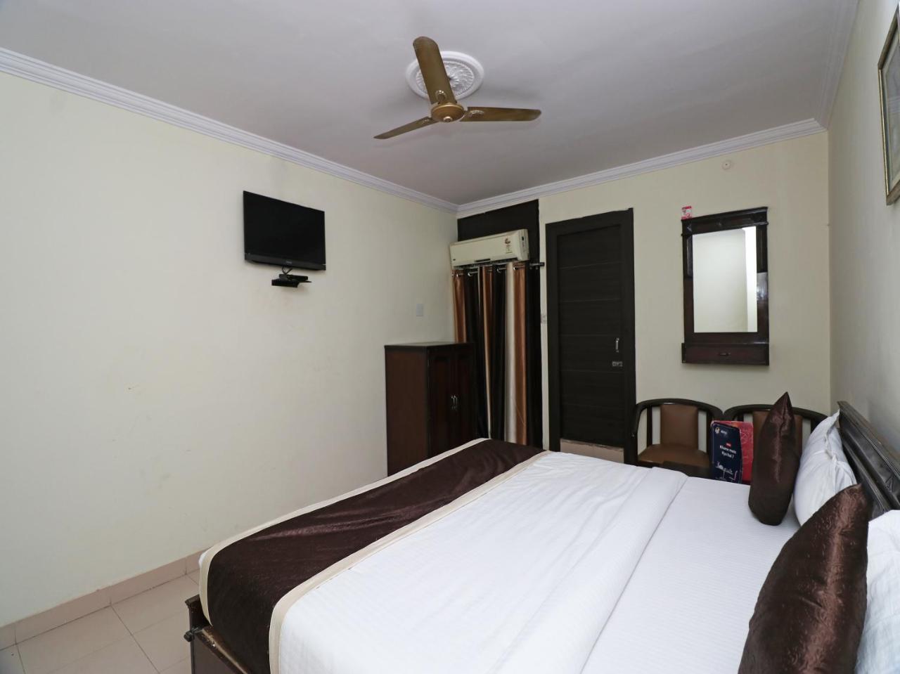 Oyo 23009 Hotel Maxx Lucknow Exterior photo