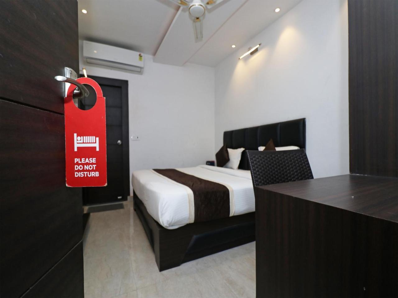Oyo 23009 Hotel Maxx Lucknow Exterior photo