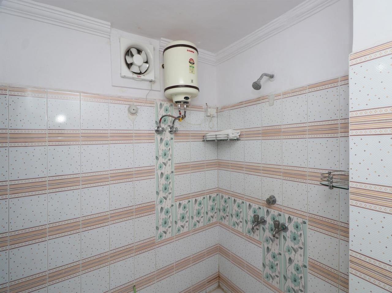 Oyo 23009 Hotel Maxx Lucknow Exterior photo